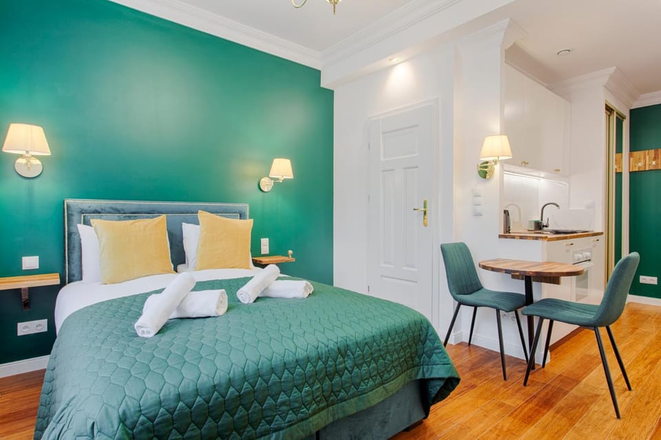 Bed, Kitchen or kitchenette, Photo of the whole room, towels