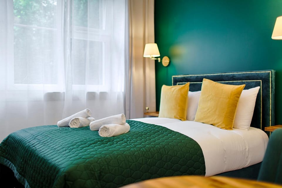 Bed, Photo of the whole room, towels