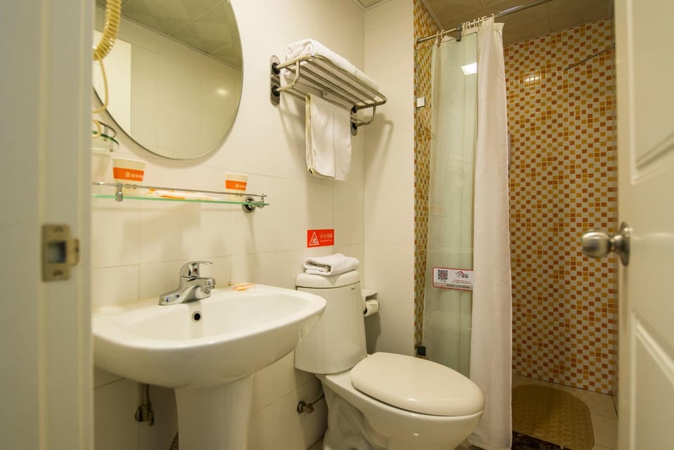 Shower, Toilet