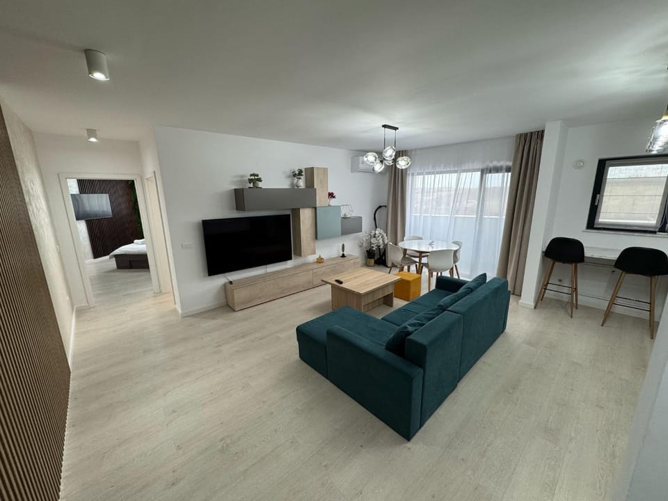 Communal lounge/ TV room, TV and multimedia, Living room, Seating area, Evening entertainment