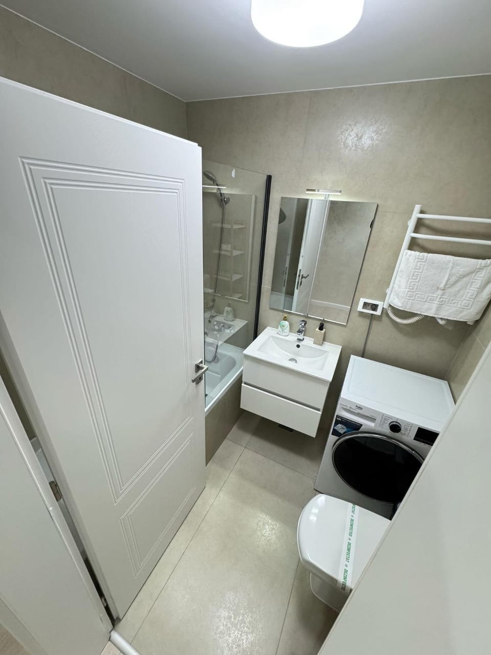 Shower, Toilet, Bathroom, towels