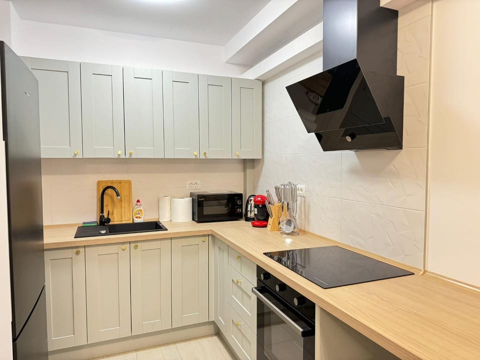 Coffee/tea facilities, Kitchen or kitchenette, oven, stove