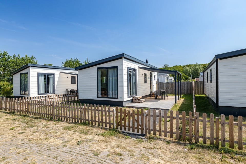 Chalet Schelp - Camping Duinhoeve, Zeeland | Fenced and Bright | Maireweg 7 Chalet in Renesse