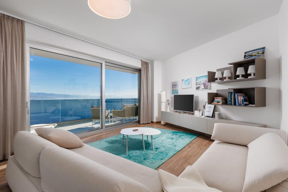 TV and multimedia, Living room, Seating area, Sea view