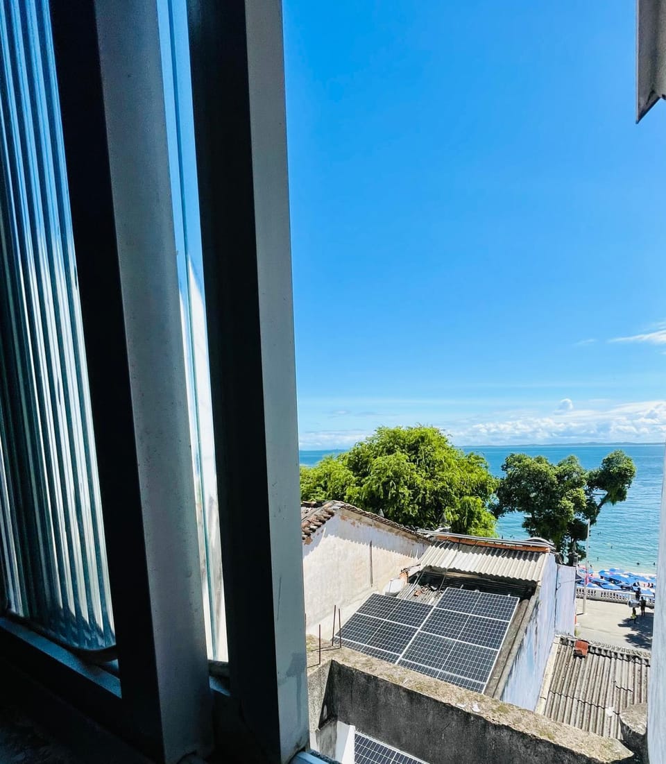 Apartamento á 2 minutos da praia do porto da barra 403-46 Apartment in Salvador