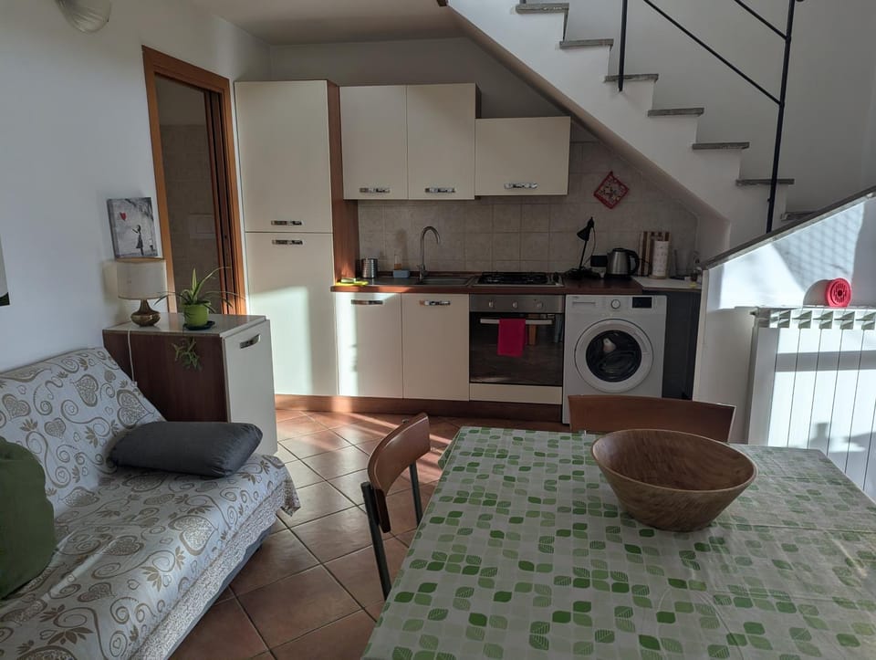 Kitchen or kitchenette, Living room, Seating area, Dining area, oven, pet friendly, stove