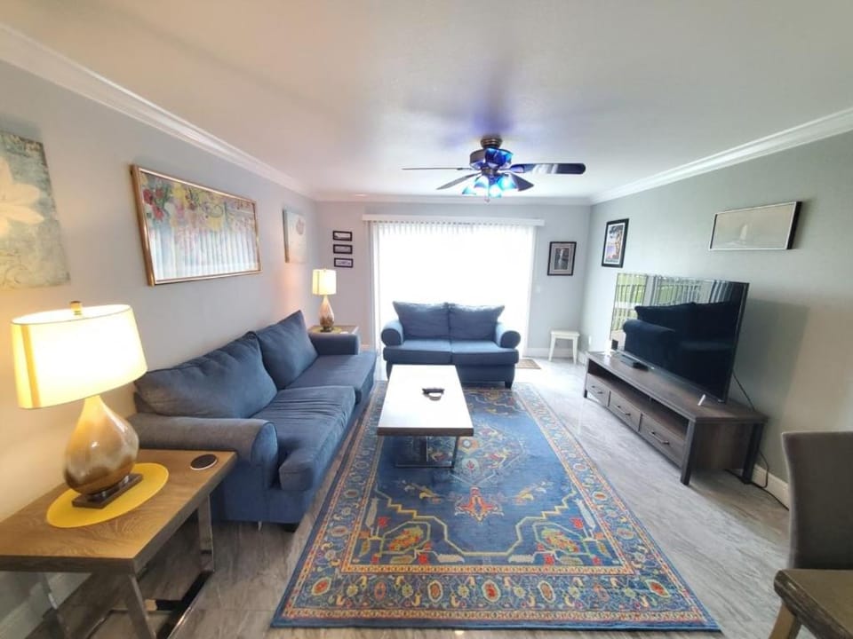 Summerhouse 218 condo Apartment in Crescent Beach