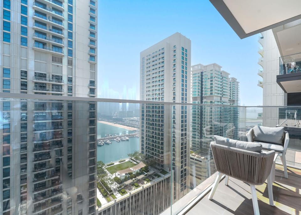 Free housekeeping visits during your stay - StayShort - Luxury Living at Emaar Beachfront with Stunning Water Views Apartment in Dubai