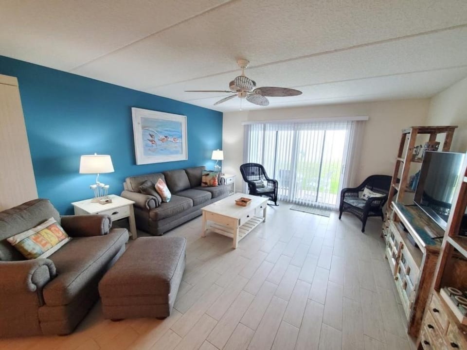 Summerhouse 104- Direct Oceanfront condo Apartment in Crescent Beach