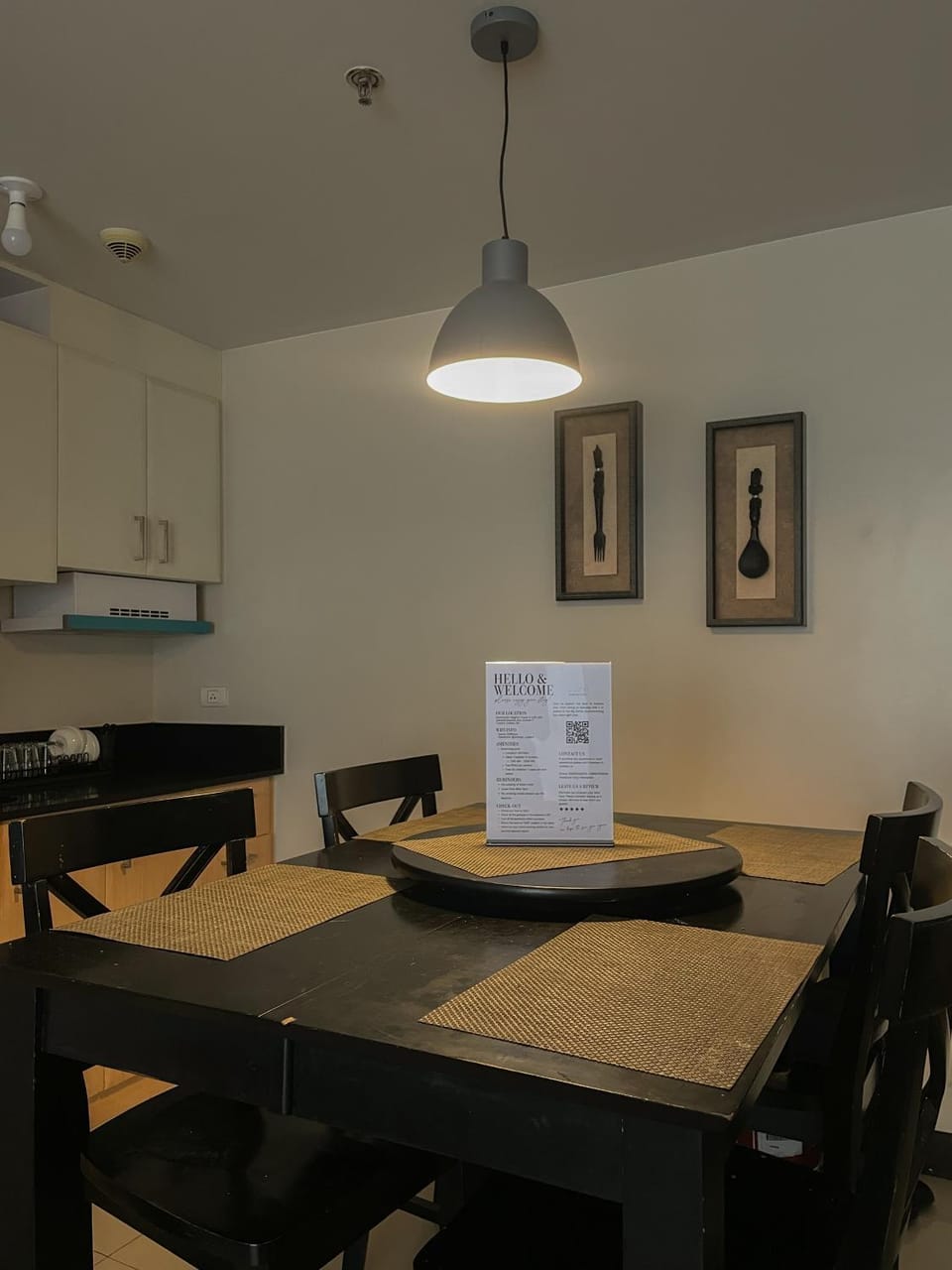 Kitchen or kitchenette, Dining area