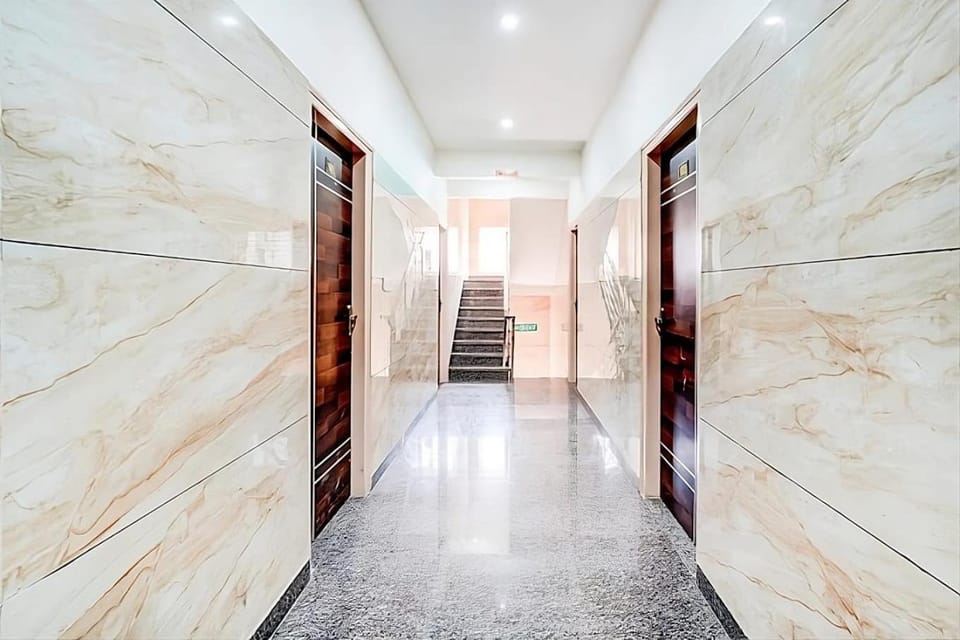 Area and facilities, elevator