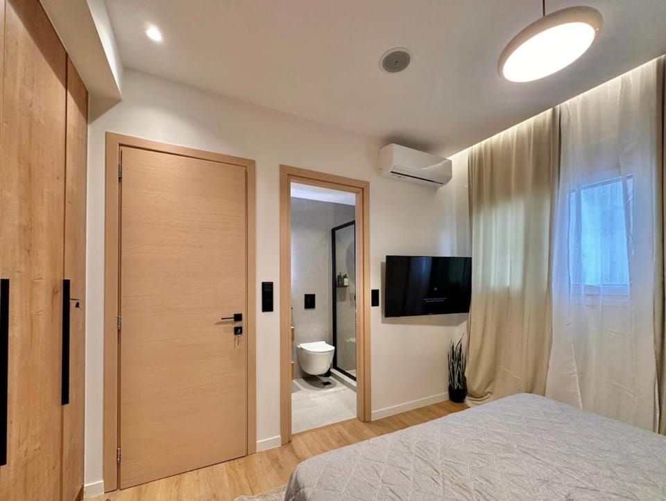Ako235 - 2BR Metaxourgeio 5th Floor with Jacuzzi Apartment in Athens