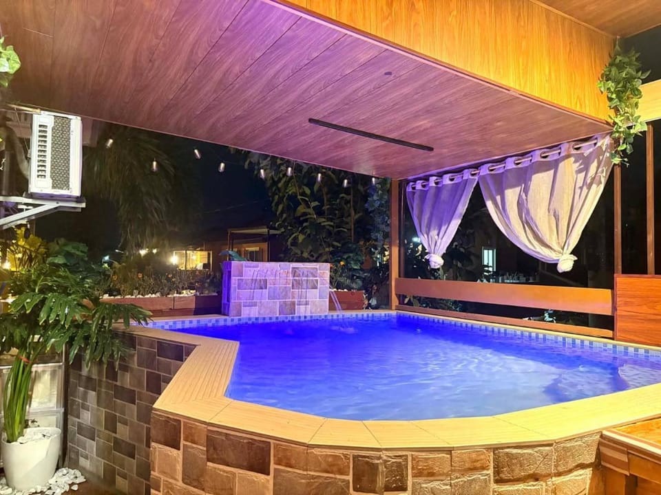 Cozy House with Mini Pool, Billiard, Videoke, and Netflix House in Quezon City