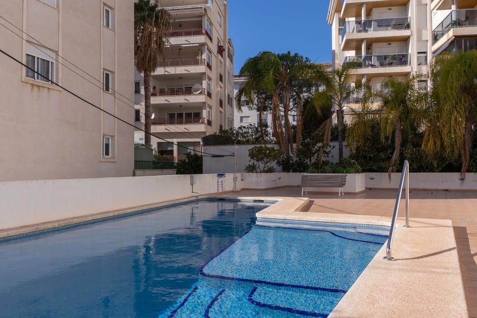 Property building, Day, Pool view, Swimming pool, Swimming pool