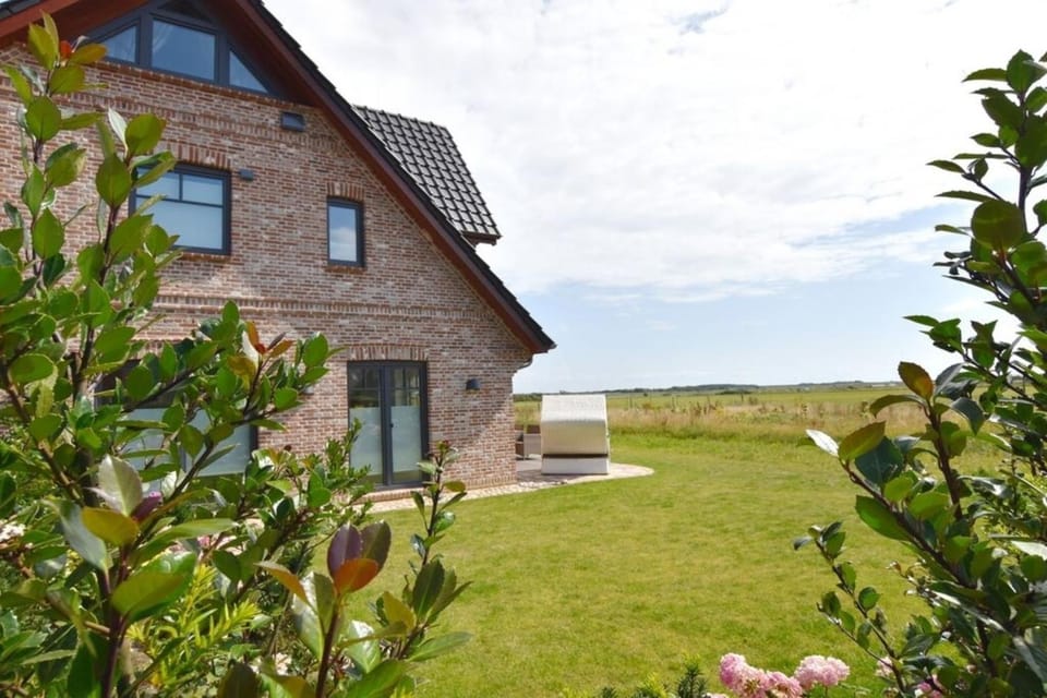 Ferienhaus Ostertresker 13 House in Westerland