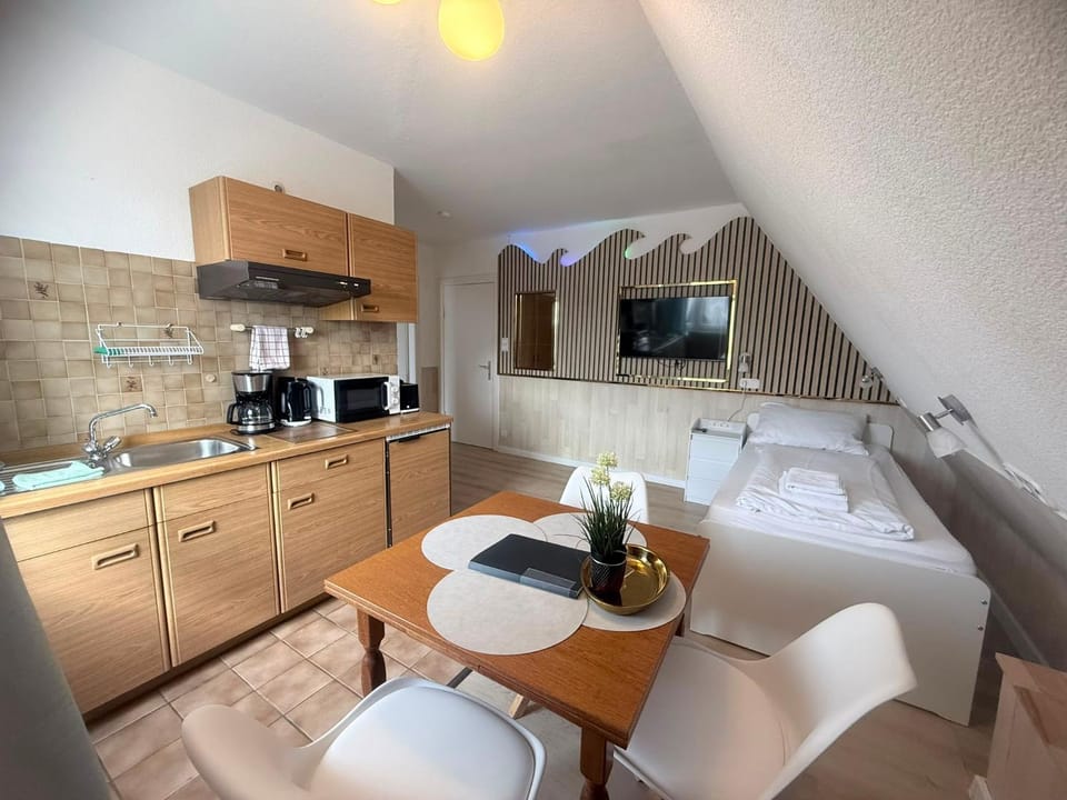 Living room, Photo of the whole room, Seating area, Bedroom