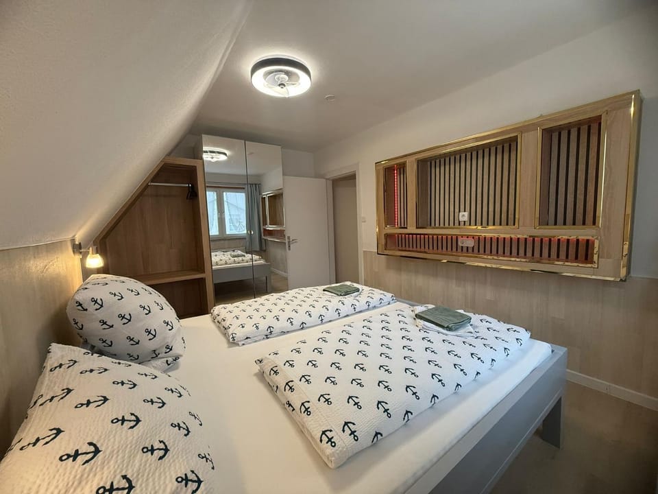 Photo of the whole room, Bedroom