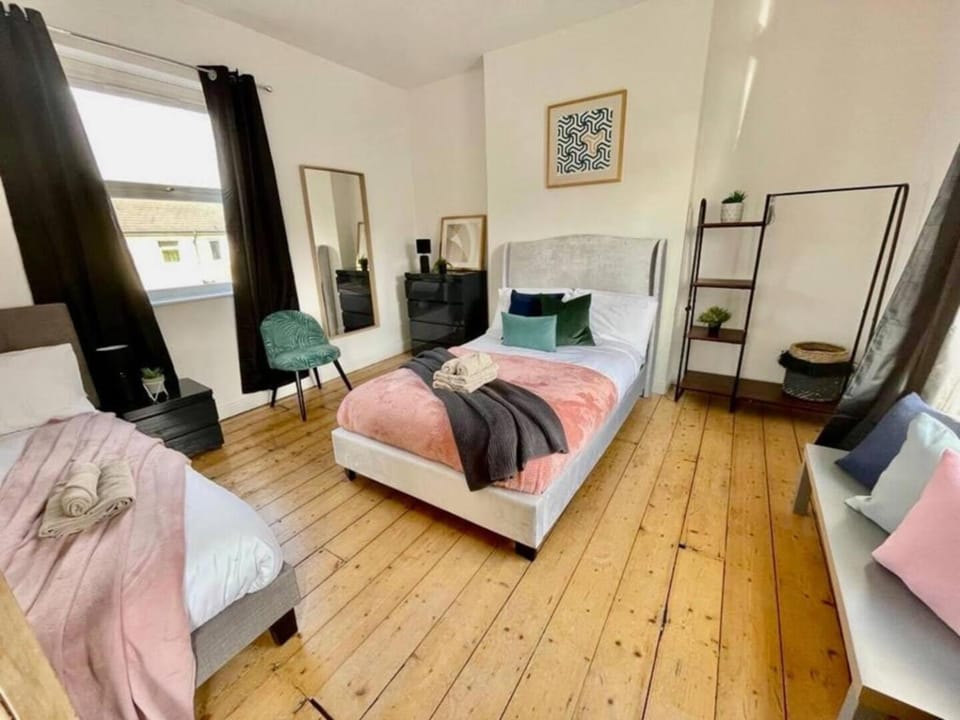2BR Perfect Base for Work & Leisure in Newport! Apartment in Newport