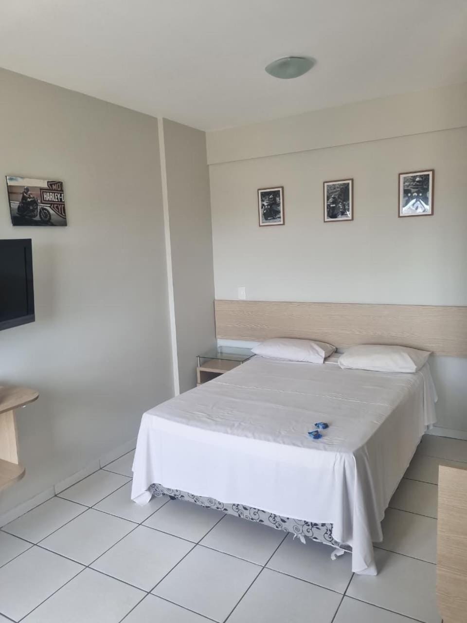 Bed, TV and multimedia, Photo of the whole room