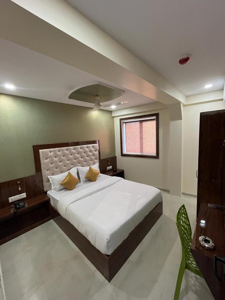 Bed, Bedroom, Breakfast