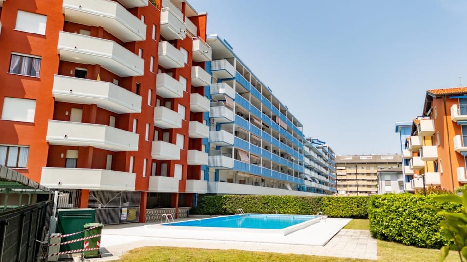 Property building, Pool view, Swimming pool