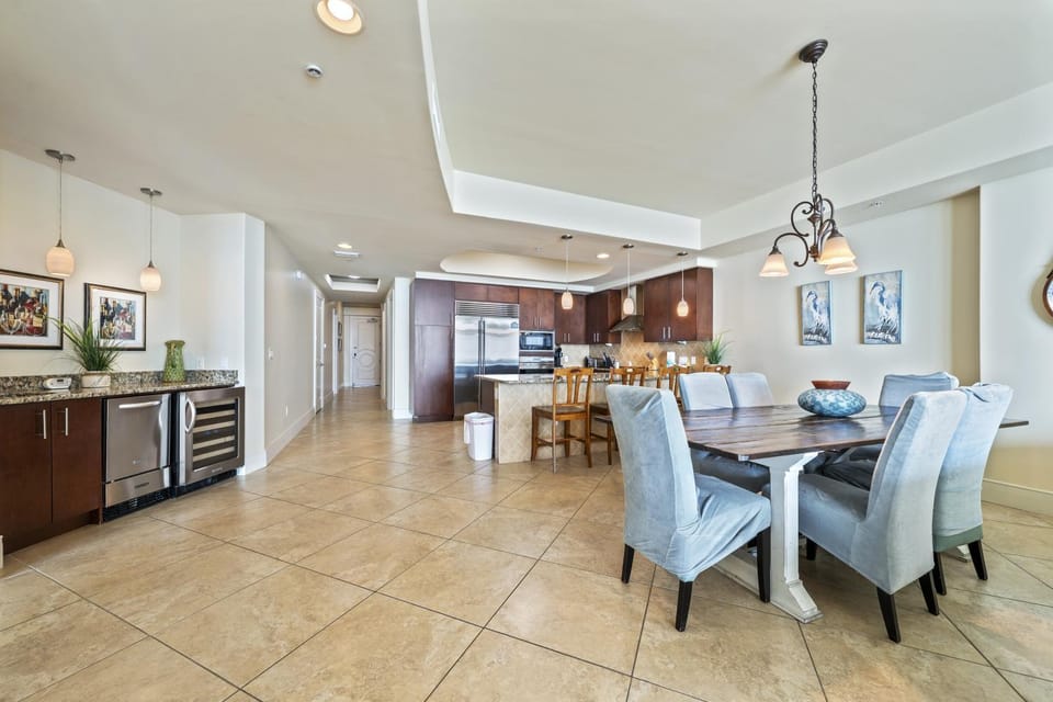 Kitchen or kitchenette, Living room, Seating area, Dining area