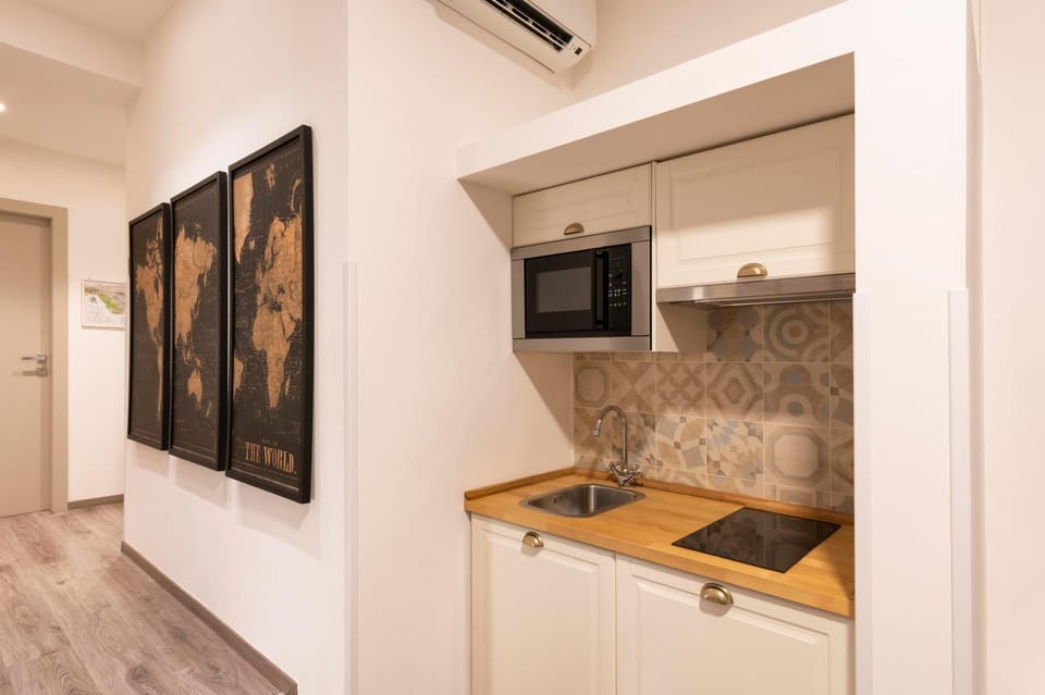 Kitchen or kitchenette, Kitchen or kitchenette, oven, stove
