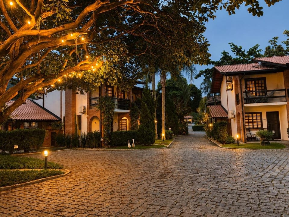 Garden, Garden view, Street view
