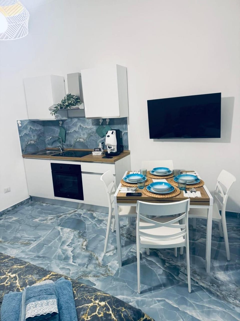 TV and multimedia, Kitchen or kitchenette, Dining area, minibar