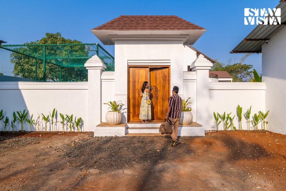 Facade/entrance