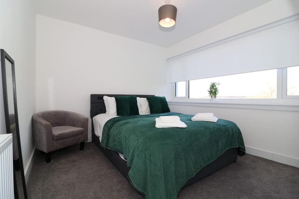 Bed, Bedroom, towels