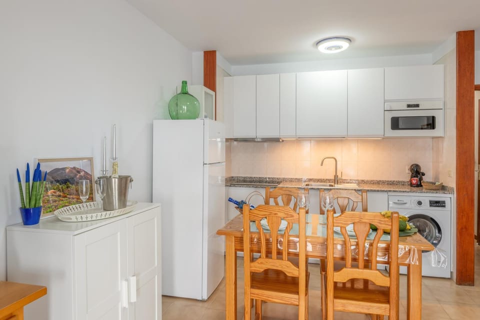 Property building, Kitchen or kitchenette, Living room
