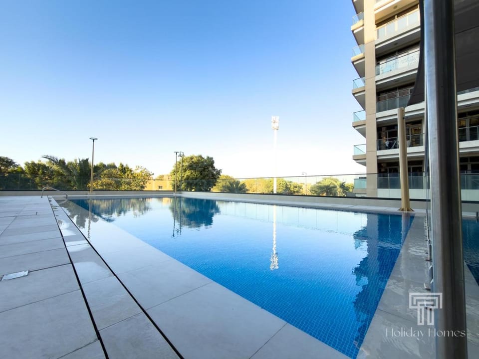 Property building, Day, Pool view, Swimming pool