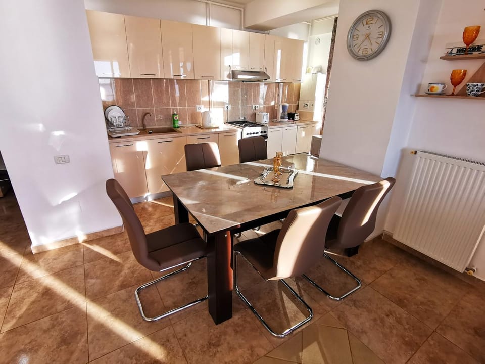 Dining area, kitchen