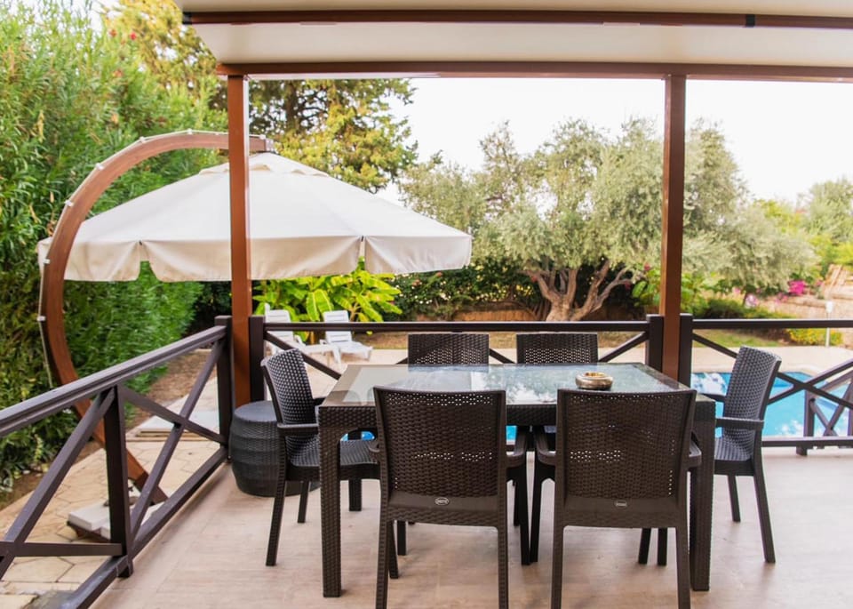 Balcony/Terrace, Balcony/Terrace, Seating area, Dining area, Garden view
