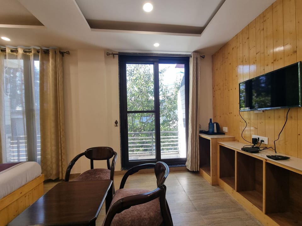 Nomad Uber Hotel - Near Mall Road Dalhousie Hotel in Himachal Pradesh
