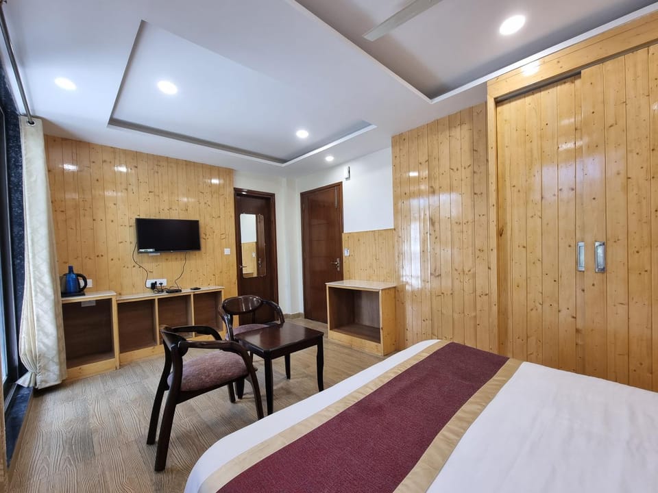 Nomad Uber Hotel - Near Mall Road Dalhousie Hotel in Himachal Pradesh