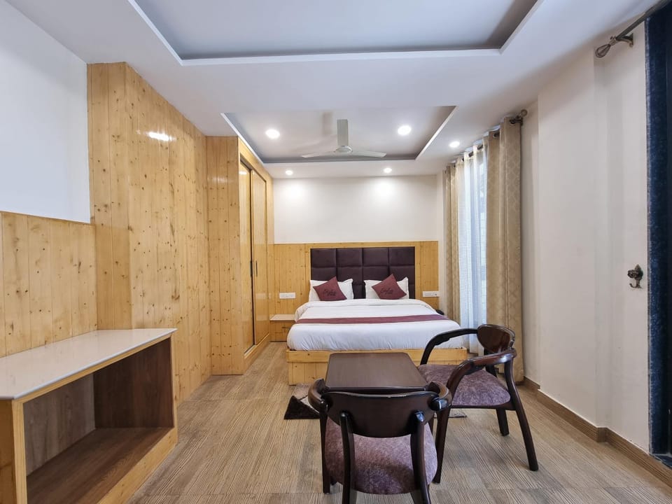 Nomad Uber Hotel - Near Mall Road Dalhousie Hotel in Himachal Pradesh
