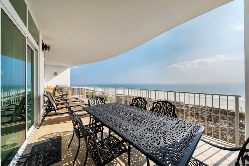 View (from property/room), Balcony/Terrace, Seating area, Dining area