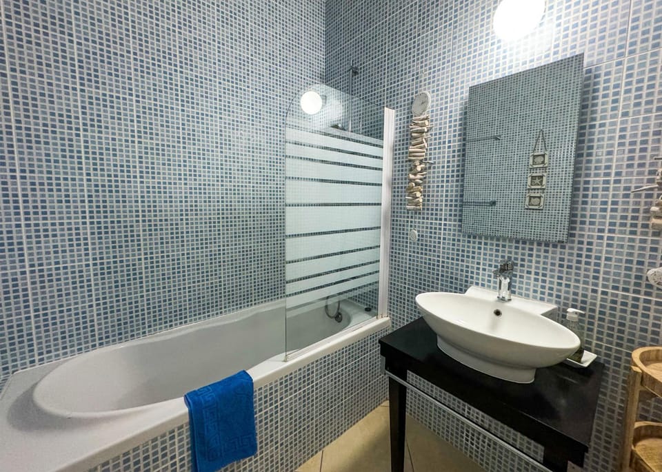Shower, Bathroom, Bath, towels