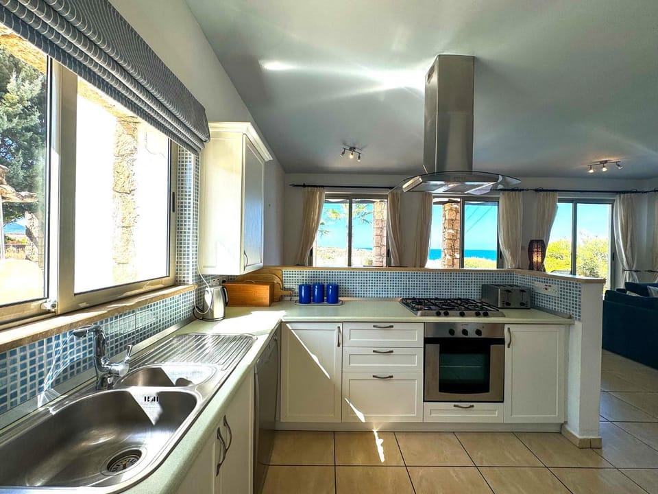 Kitchen or kitchenette, Kitchen or kitchenette