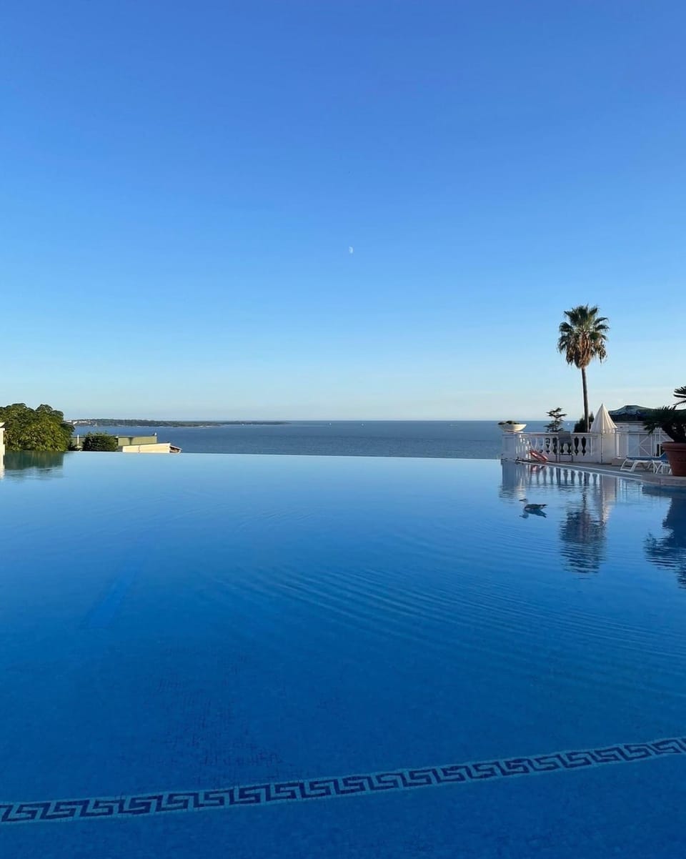 Day, Natural landscape, Pool view, Sea view, Swimming pool, sunbed