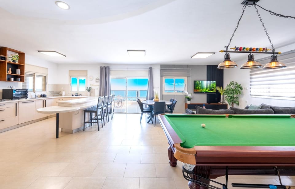 Billiard, Living room