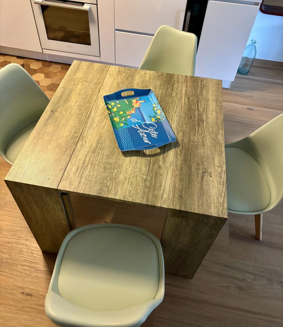 Seating area, Dining area