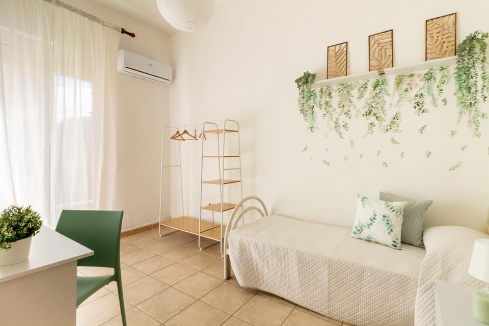 Bed, Photo of the whole room, Seating area, Bedroom, air conditioner