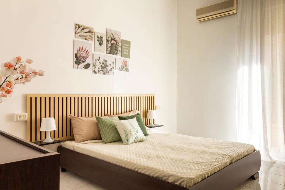 Bed, Photo of the whole room, Bedroom, air conditioner
