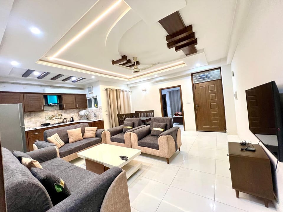 Communal lounge/ TV room, TV and multimedia, Living room, Seating area