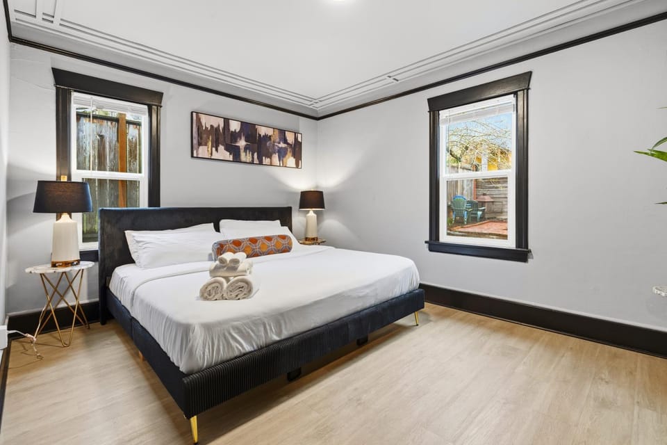 Spacious 9BR Ballard Craftsman perfect for groups House in Phinney Ridge