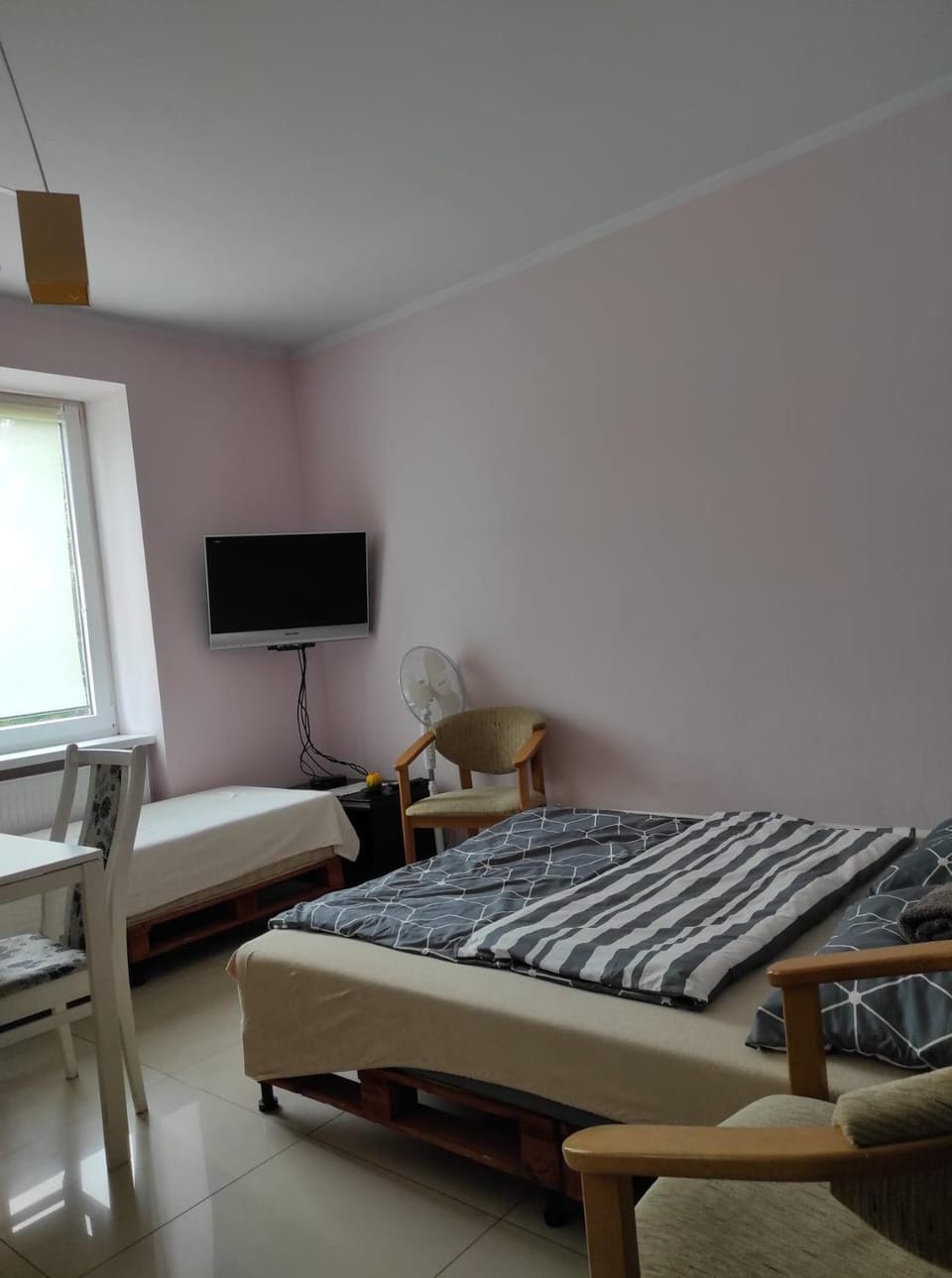 TV and multimedia, Photo of the whole room, Bedroom