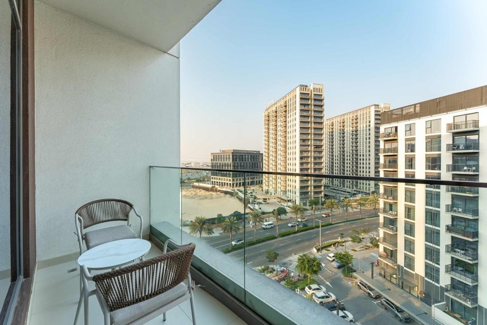 Property building, Patio, Day, Neighbourhood, View (from property/room), Balcony/Terrace, Seating area, City view, Street view, Location